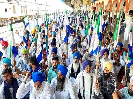 रेल-रोको विरोध: फिरोजपुर मंडल की 18 ट्रेन सेवाएं प्रभावित; किसानों ने तत्काल समाधान की मांग की