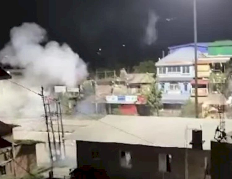 मणिपुर में प्रदर्शनकारियों और पुलिस के बीच झड़प, भीड़ ने बीरेन सिंह के आवास पर हमला करने की कोशिश की