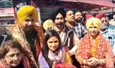 नवजोत सिंह सिद्धू ने अपने जन्मदिन पर परिवार के साथ काली देवी मंदिर में माथा टेका