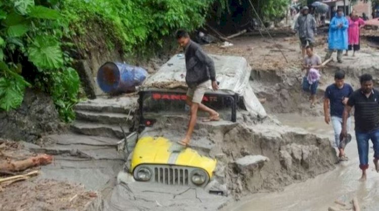 सिक्किम में अचानक आई बाढ़: 60 से अधिक लोगों की मौत, तलाश जारी, 1,700 पर्यटक अब भी फंसे हुए हैं