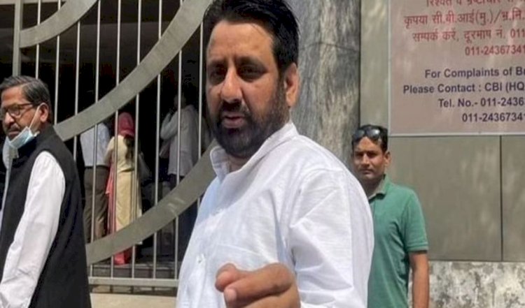आप विधायक अमानतुल्लाह खान के ठिकानों पर ईडी की छापेमारी, इस घोटाले में की जा रही है कार्रवाई
