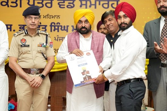 18 महीनों में मान सरकार ने युवाओं को दी 37100 सरकारी नौकरियां