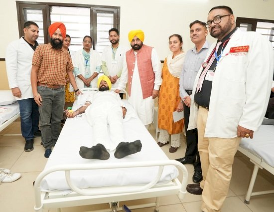 हजारों युवाओं ने रक्तदान कर मनाया सीएम मान का जन्मदिन