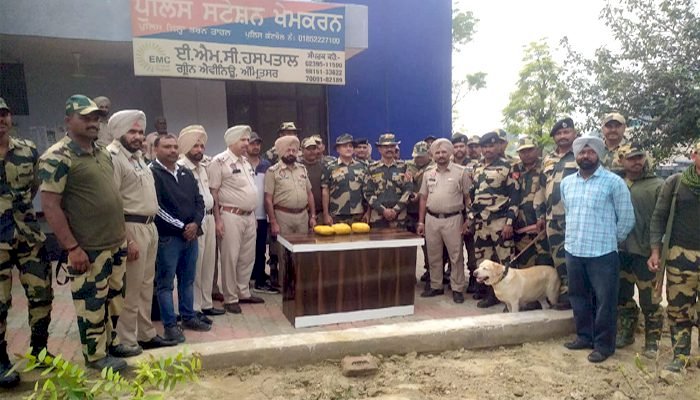 बीएसएफ-पंजाब पुलिस ने बरामद किए नशीले पदार्थ और ड्रोन बैटरियां