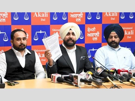 अकाली दल ने सीएम मान से मांग की, पूर्व सीएम बादल द्वारा जेल से एसवाईएल नहर के निर्माण के लिए केंद्र को लिखे गए पत्र दिखाएं या तुरंत माफी मांगें