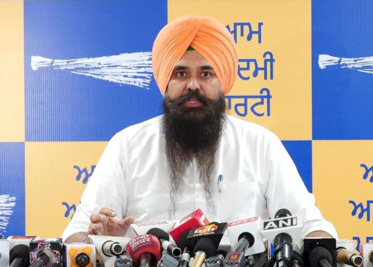 आम आदमी पार्टी ने सुप्रीम कोर्ट का किया धन्यवाद, कहा – यह फैसला संविधान और लोकतंत्र को मजबूत बनाने वाला