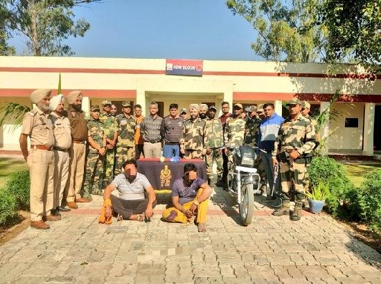 अमृतसर में बीएसएफ ने दो तस्करों को पकड़ा, प्रतिबंधित दवाएं जब्त कीं
