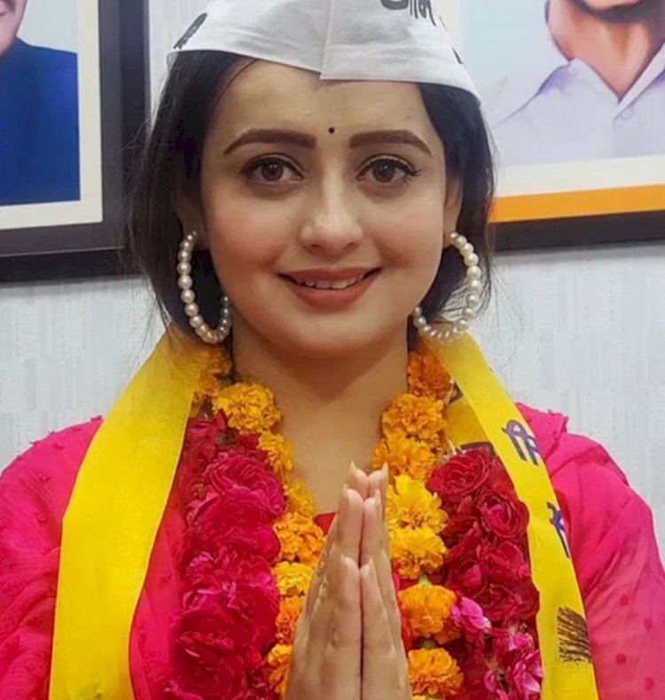 वोटिंग के बाद 'कूल-कूल' हैं पांडे जी! 'आप' की चाहत बोली- लड़का मार रहा आंख