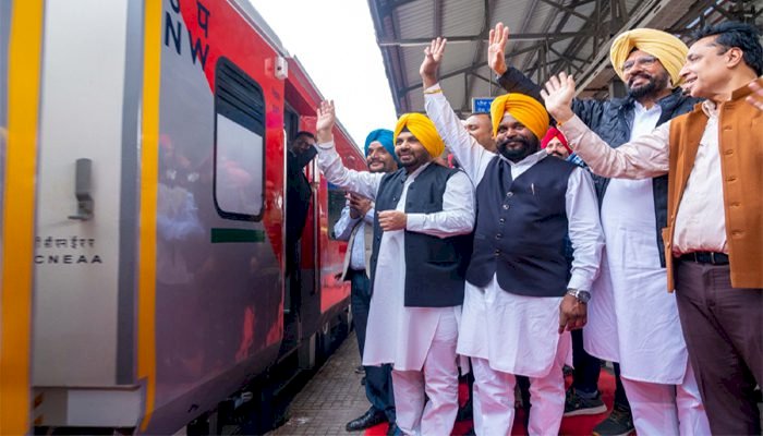 अमृतसर से शुरू हुई ‘मुख्यमंत्री तीर्थ यात्रा योजना’ की पहली ट्रेन, यात्रियों का सारा खर्च मान सरकार उठाएगी