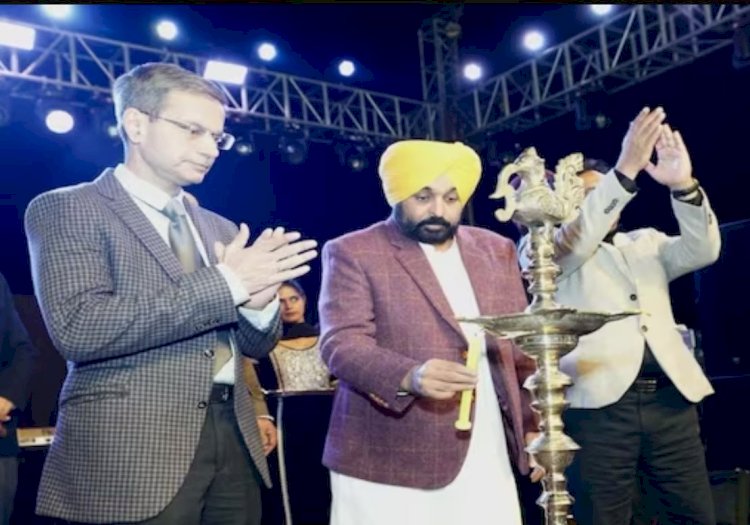 मुख्यमंत्री मान द्वारा पंजाब पुलिस और पी.एफ.टी.ए.ए. द्वारा करवाए गए अपनी किस्म के पहले सांस्कृतिक समागम गुलदस्ता- 2023 का उद्घाटन