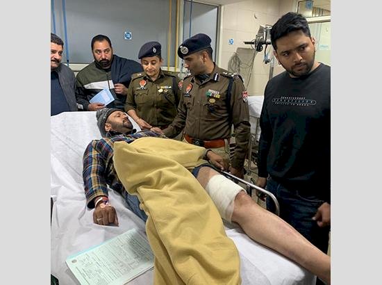 सीपी लुधियाना कुलदीप सिंह चहल ने अस्पताल में घायल एएसआई दलजीत सिंह से मुलाकात की