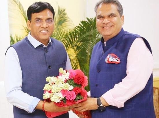 सांसद संजीव अरोड़ा ने स्वास्थ्य मंत्री मंडाविया से की मुलाकात, एनएमसी की नई गाइडलाइंस पर जताई चिंता