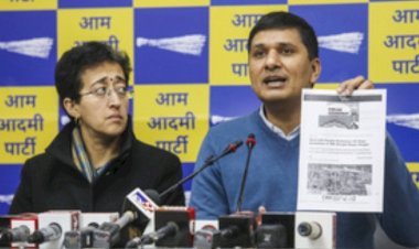 केंद्र सरकार दिल्ली की सभी झुग्गियों को ध्वस्त करना चाहती है : आम आदमी पार्टी