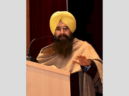 पंजाब इस साल फसल अवशेष जलाना 50% तक कम करेगा: मंत्री गुरमीत खुडियन