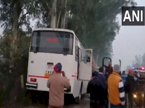 होशियारपुर: पुलिस बस और ट्रैक्टर की टक्कर में 3 की मौत, कई घायल