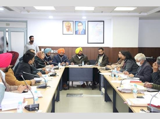 मंत्री बलकार सिंह ने विभिन्न योजनाओं के तहत अवितरित धनराशि शीघ्र जारी करने के निर्देश दिये