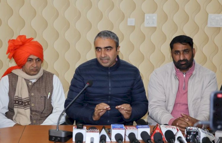 भाजपा सभी लोकतांत्रिक तरीकों से डर रही, इसलिए सभी चुनावों से भाग रही: अनुराग ढांडा