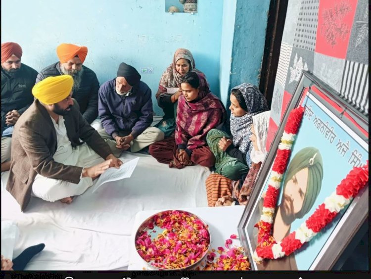 शहीद अग्निवीर अजय सिंह के परिवार को सौंपे 1 करोड़, सीएम मान ने सरकारी नौकरी का भी दिया आश्वासन