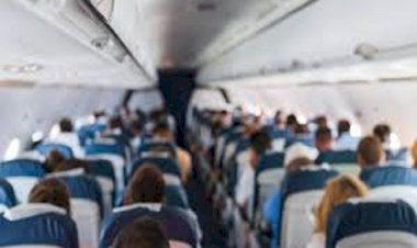 प्लेन उड़ती तो देर से है, फिर यात्रियों को क्यों बैठा देते हैं जल्दी, क्या आप जानते हैं इसका जवाब?