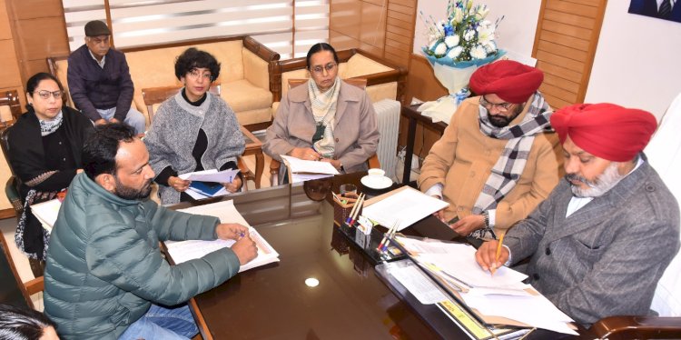 कैबिनेट सब-कमेटी द्वारा स्कूल शिक्षा विभाग से सम्बन्धित अलग-अलग यूनियनों के साथ बैठक 