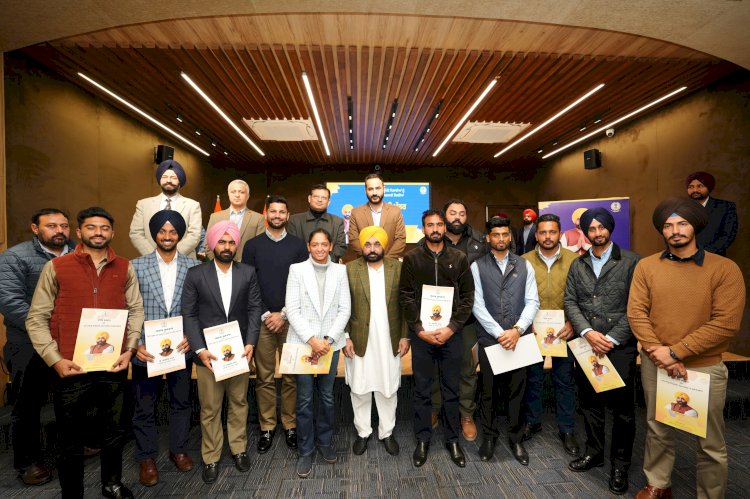नये युग की शुरुआत करते हुये मुख्यमंत्री ने 11 खिलाडिय़ों को पी. सी. एस. और पी. पी. एस. की नौकरियाँ दीं