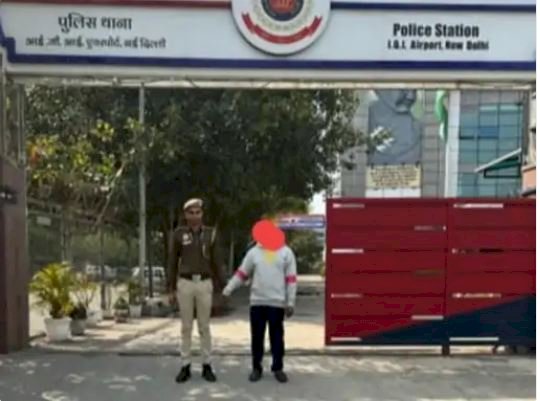 बीवी फ्लाइट के लिए लेट हुई तो पति ने बम की अफवाह फैलाई 6 घंटे देरी से उड़ा विमान बेंगलुरु का शख्स गिरफ्तार
