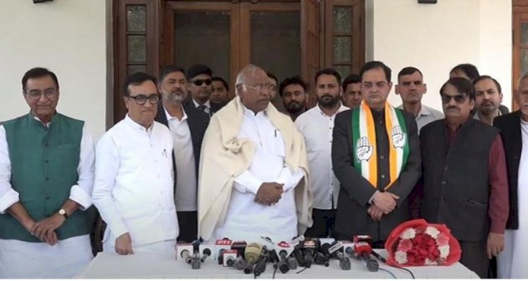 हरियाणा में  चुनाव से पहले BJP को बड़ा झटका, सांसद बृजेंद्र सिंह ने दिया इस्तीफा, कांग्रेस में हुए शामिल