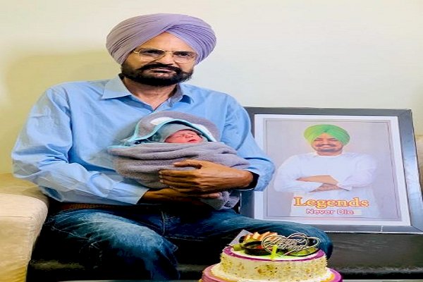 Sidhu Moosewala:  सिद्धू मूसेवाला के घर गूंजी किलकारियां, पिता ने शेयर बच्चे की फोटो