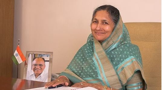 कांग्रेस को एक और बड़ा झटका! देश की सबसे अमीर महिला सावित्री जिंदल ने भी छोड़ी कांग्रेस