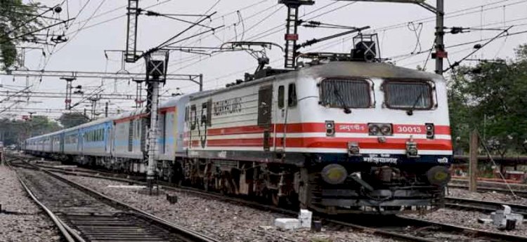 हरियाणा में 63 ट्रेनें कैंसिल, लोगों को भटका रही रेल लोकेशन, किसान आंदोलन के चलते बिगड़े हालात
