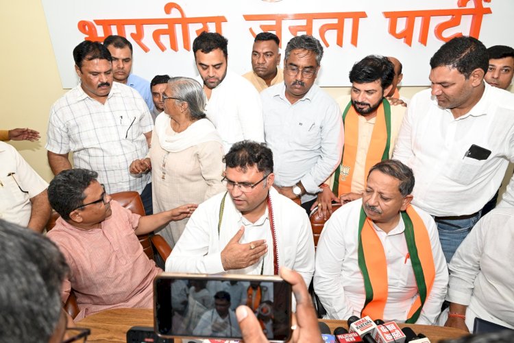 सैलजा ने कहा-मेरे खून में कांग्रेस, अशोक तंवर का छलका दर्द, बोले-कांग्रेसी तो हम भी थे...