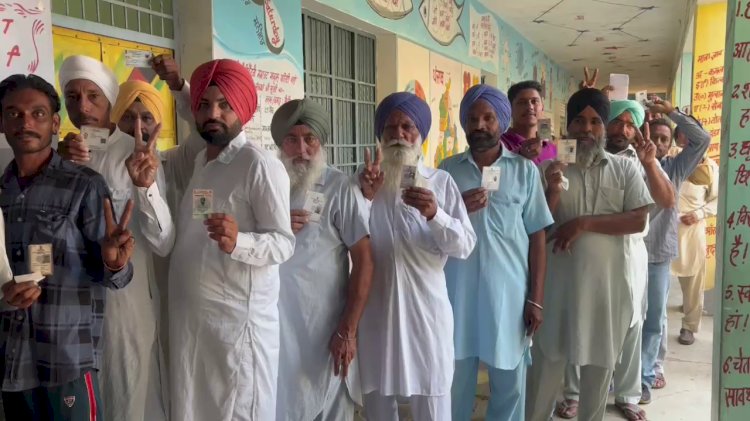 पंजाब में पंचायत चुनाव के लिए वोटिंग जारी, बैलेट पेपर से हो रहा मतदान, ऑन ड्यूटी पुलिसकर्मी की मौत, तरनतारन में चली गोली