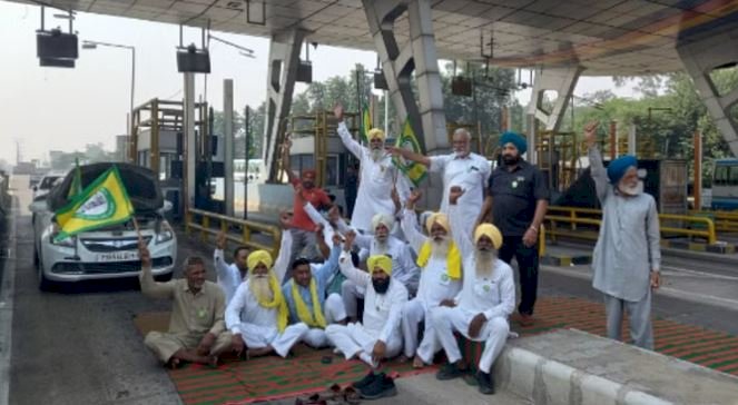 पंजाब में धान खरीद ना होने पर किसान यूनियन ने फ्री करवाए टोल, सरकार के खिलाफ की नारेबाजी, बताई आगे की रणनीति