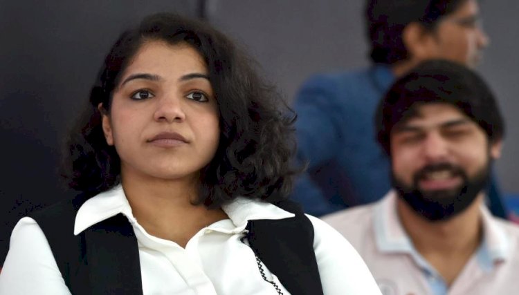 BIG BREAKING हरियाणा: पहलवान साक्षी मलिक का बड़ा खुलासा, कहा-BJP नेता बबीता फोगाट ने करवाया बृजभूषण के खिलाफ आंदोलन, वो बनना चाहती थी WFI अध्यक्ष