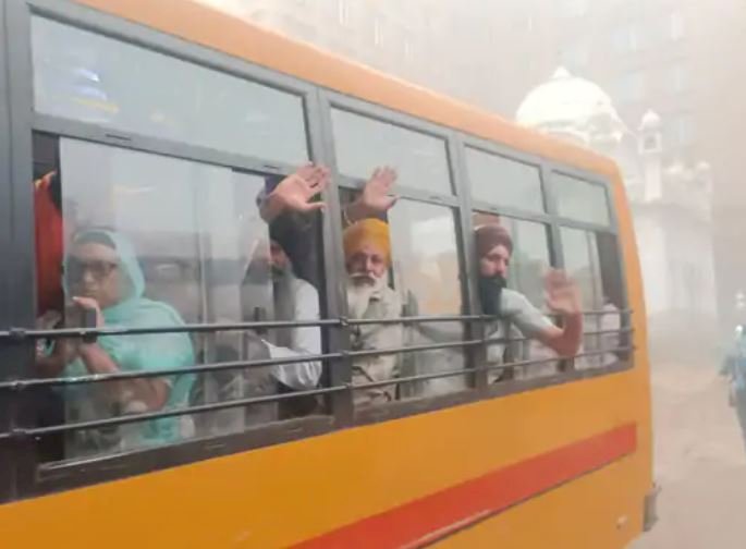 अमृतसर से श्रद्धालुओं का जत्था दर्शनों के लिए पाकिस्तान रवाना, श्री गुरु नानकदेव जी का मनाएंगे प्रकाश पर्व, 763 यात्रियों को मिला है वीजा