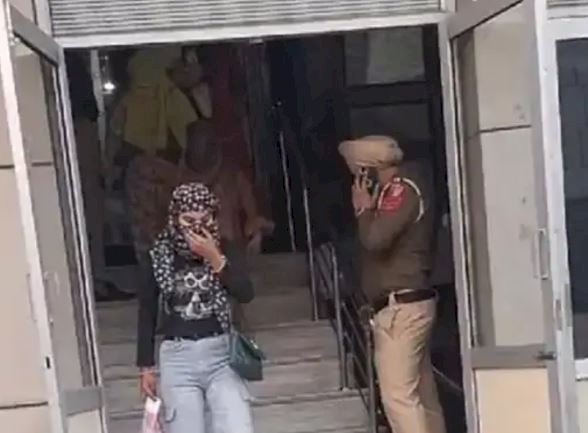 मोगा में सेक्स रैकेट का पर्दाफाश, पुलिस ने होटल में की रेड, 11 लड़कियों समेत 19 को पकड़ा, मैनेजर भी काबू