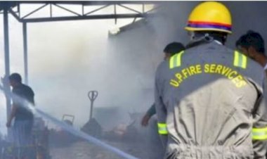 MAHAKUMBH 2025: महाकुंभ में कल्पवासियों के टेंट में लगी आग, दमकलकर्मियों ने 10 मिनट में बुझाई आग