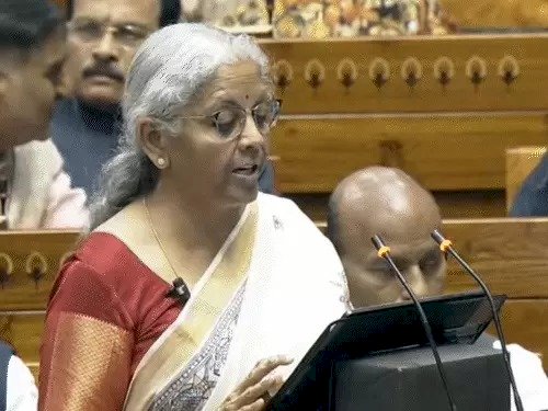 Budget 2025: देश के बजट में मध्यम वर्ग के लोगों के लिए बड़ी सौगात, जानिए बजट में सरकार की बड़ी नई घोषणाएं