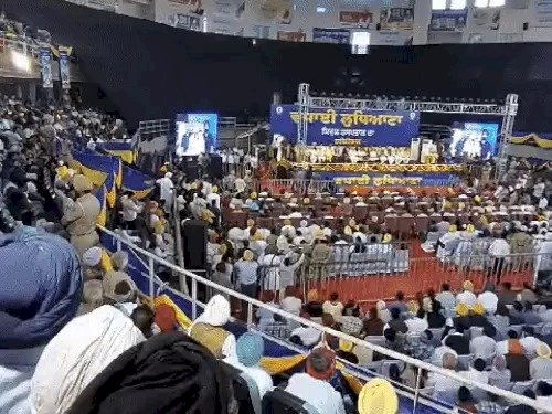 लुधियाना पहुंचे अरविंद केजरीवाल और सीएम मान, अस्पताल में आम लोगों से की मुलाकात