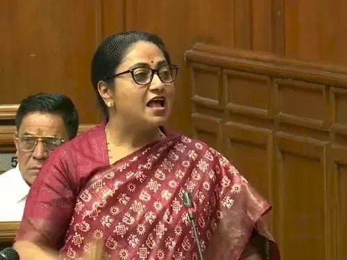 दिल्ली में पहली बार 1 लाख करोड़ का बजट, हुए बड़े ऐलान, पढ़ें पूरी खबर