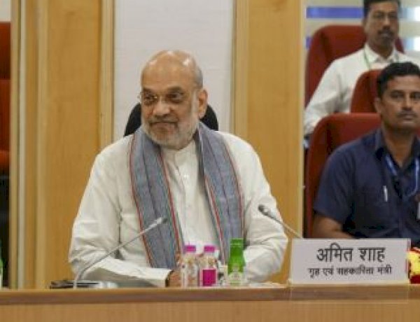 केन्द्रीय गृह मंत्री अमित शाह ने रूस के राष्ट्रपति श्री व्लादिमीर पुतिन द्वारा वैश्विक शांति के लिए प्रधानमंत्री श्री नरेन्द्र मोदी जी के प्रयासों की सराहना को हर भारतीय को गौरवान्वित करने वाला क्षण बताया