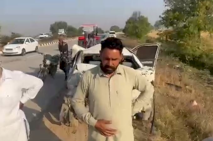 मोगा बरनाला रोड पर डिवाइडर से टकराई कार, हुआ भयानक हादसा