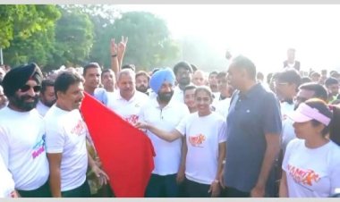 सांसद (राज्यसभा) सतनाम सिंह संधू ने चंडीगढ़ क्लब से नशा मुक्त भारत के लिए 'नमो युवा दौड़' को हरी झंडी दिखाई