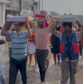 बाढ़ के बीच ‘आप’ विधायक ने श्री गुरु ग्रंथ साहिब जी का स्वरूप आदर-सम्मान से सुरक्षित पहुंचाया