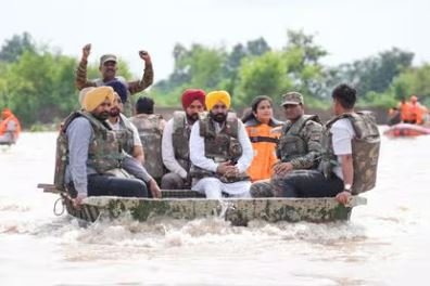 आप सरकार की संवेदनशील पहल – बाढ़ में फंसे पशुओं को भी मिली राहत