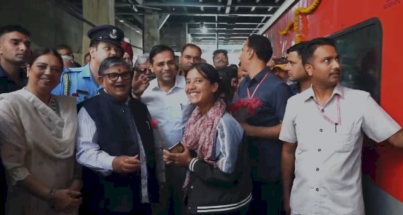 पंजाब के राज्यपाल एवं चंडीगढ़ के प्रशासक श्री गुलाब चंद कटारिया ने चंडीगढ़ रेलवे स्टेशन पर नई उदयपुर-चंडीगढ़ सुपरफास्ट ट्रेन का किया स्वागत