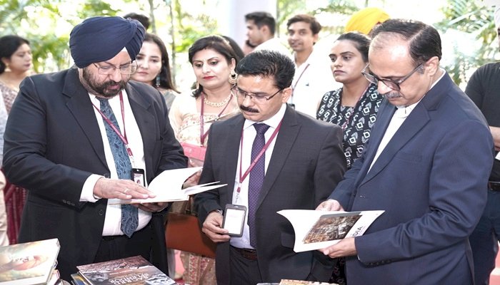 चंडीगढ़ यूनिवर्सिटी में आयोजित की 5वीं इंटरनेशनल बुक एग्ज़िबिशन, विभिन्न विषयों पर 25,000 से अधिक किताबें रहीं आकर्षण का केंद्र