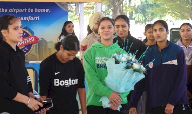 पंजाब की बेटियों अमनजोत और हरलीन का चंडीगढ़ एयरपोर्ट पर भव्य स्वागत