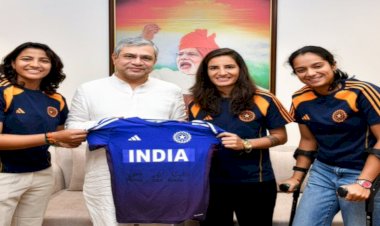 सूचना एवं प्रसारण मंत्री अश्विनी वैष्णव ने विश्व कप विजेता चैंपियन से की मुलाकात , जताई खुशी