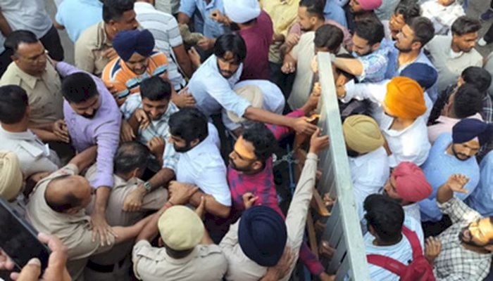 चंडीगढ़ यूनिवर्सिटी में बवाल: पुलिस और छात्रों में धक्का-मुक्की